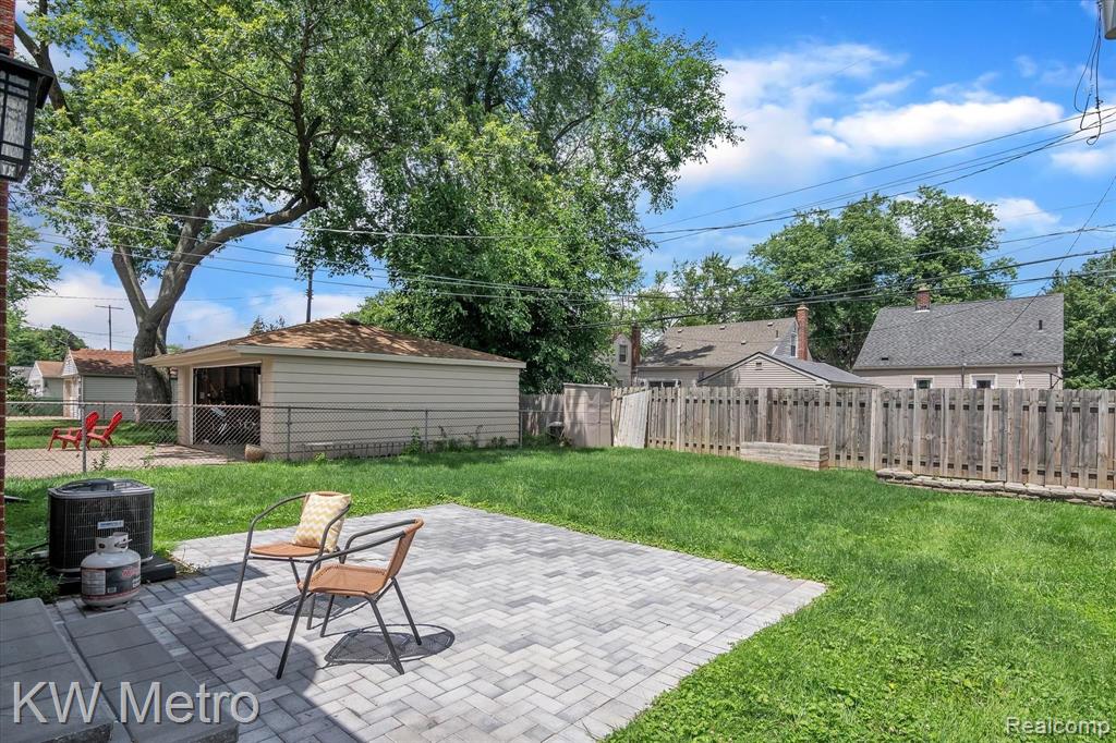 1908 Columbia Road Berkley, MI 48072 - Photo 28 of 35