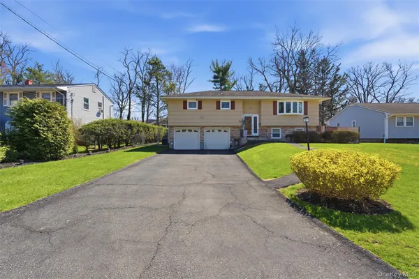 $899,000 | 4 Faist Drive, Spring Valley, NY 10977