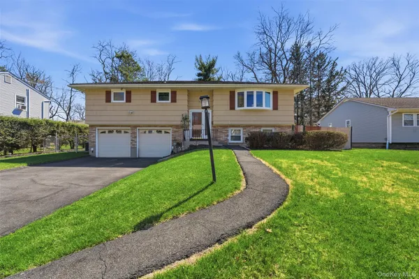 $899,000 | 4 Faist Drive, Spring Valley, NY 10977