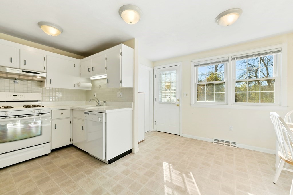 97 Durham Road, Unit 97 Dedham, MA 02026 - Photo 8 of 23 Gallery Image 8