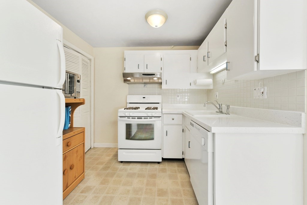 97 Durham Road, Unit 97 Dedham, MA 02026 - Photo 10 of 23 Gallery Image 10