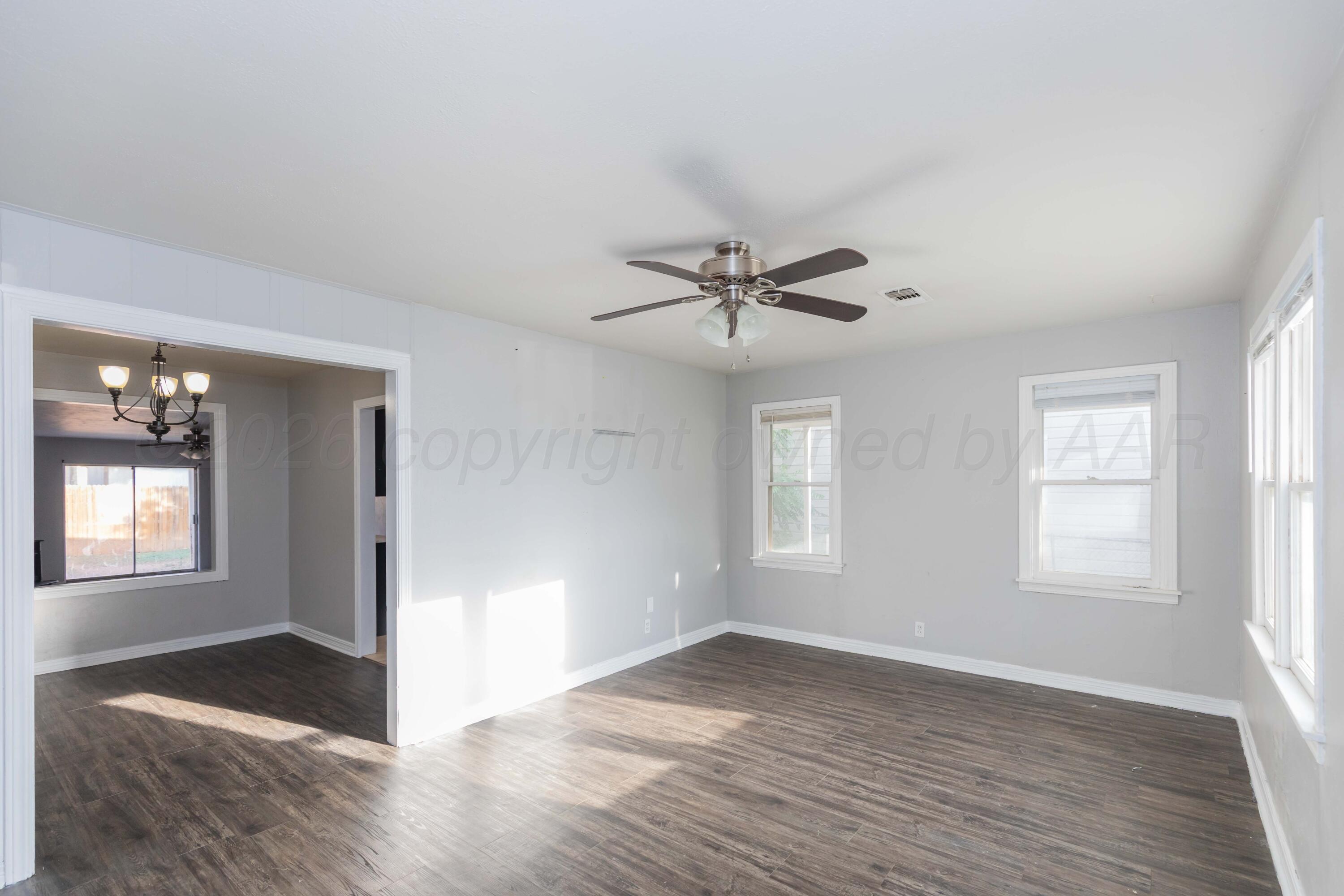 4110 South Lipscomb Street Amarillo, TX 79110 - Photo 3 of 38 LIVING ROOM VIEW 1