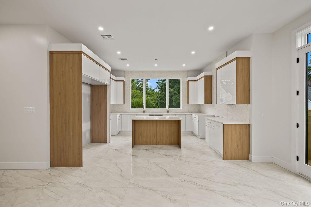 11 Lincoln Street, Unit 201 Spring Valley, NY 10977 - Photo 9 of 50