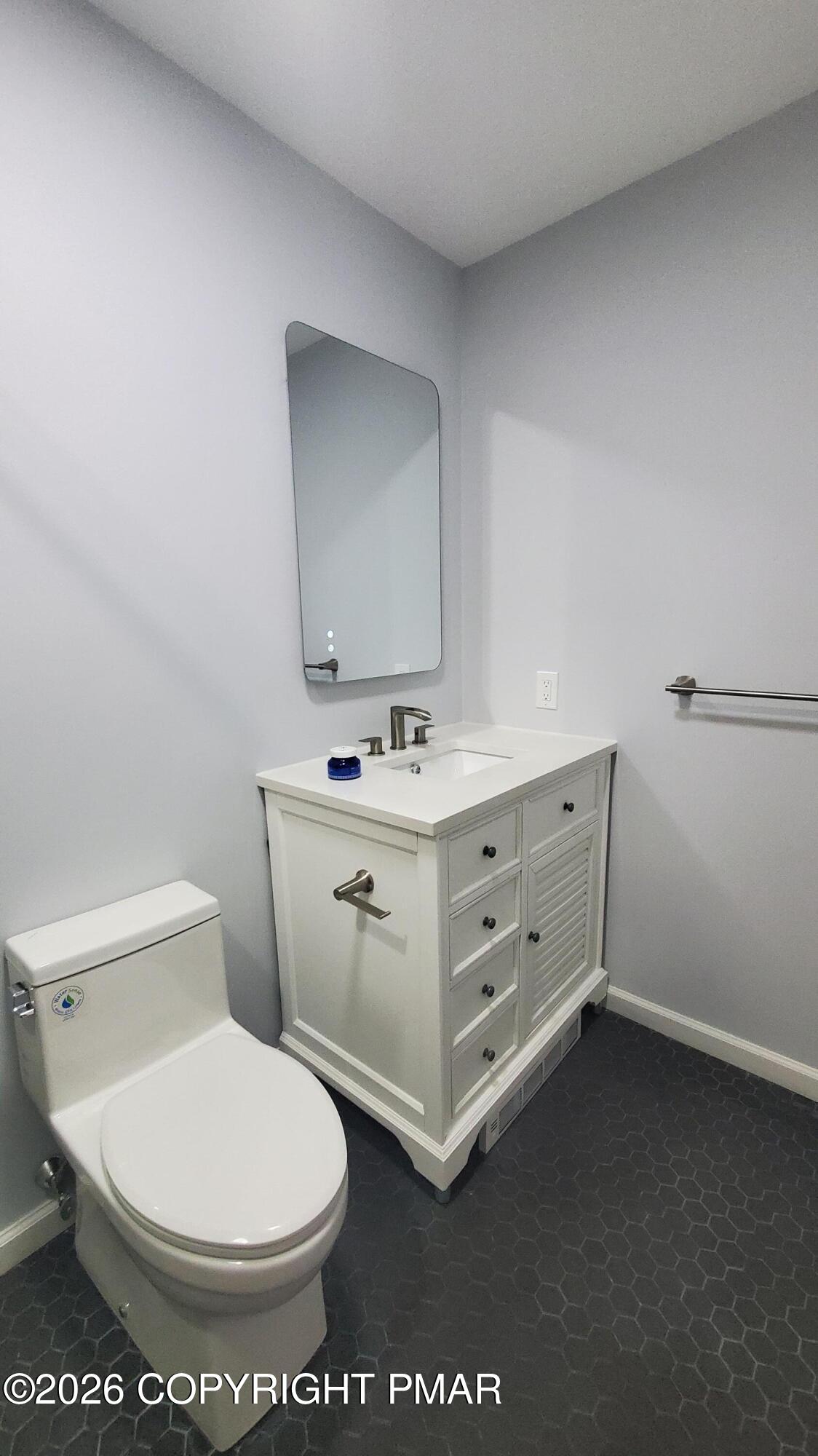 320 Canterbury Road Bushkill, PA 18324 - Photo 25 of 38 2nd Full bath v5