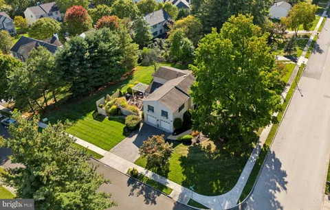 $950,000 | 37 Scarlet Oak Drive, Lafayette Hill, PA 19444