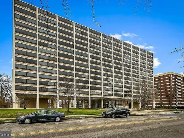 $165,000 | 4000 North Charles Street, Unit 905, Baltimore, MD 21218