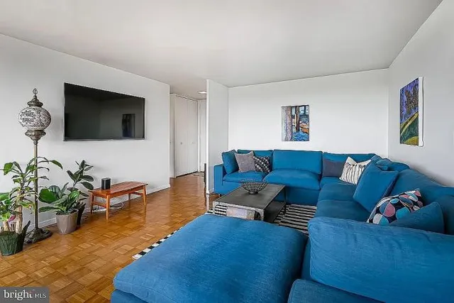 $165,000 | 4000 North Charles Street, Unit 905, Baltimore, MD 21218