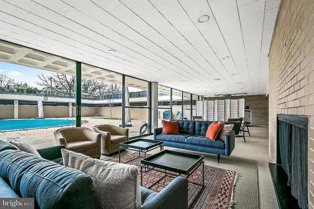 $165,000 | 4000 North Charles Street, Unit 905, Baltimore, MD 21218