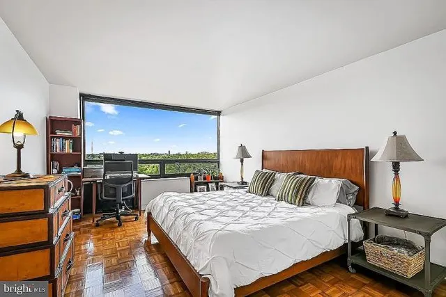 $165,000 | 4000 North Charles Street, Unit 905, Baltimore, MD 21218