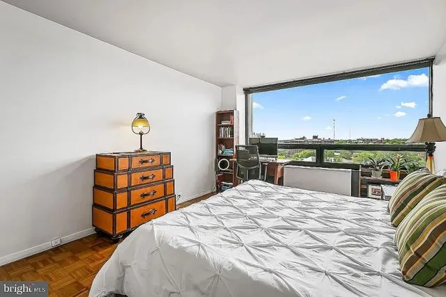 $165,000 | 4000 North Charles Street, Unit 905, Baltimore, MD 21218