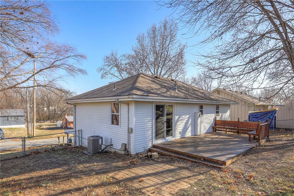 2218 Liberty Landing Road Liberty, MO 64068 - Photo 30 of 35