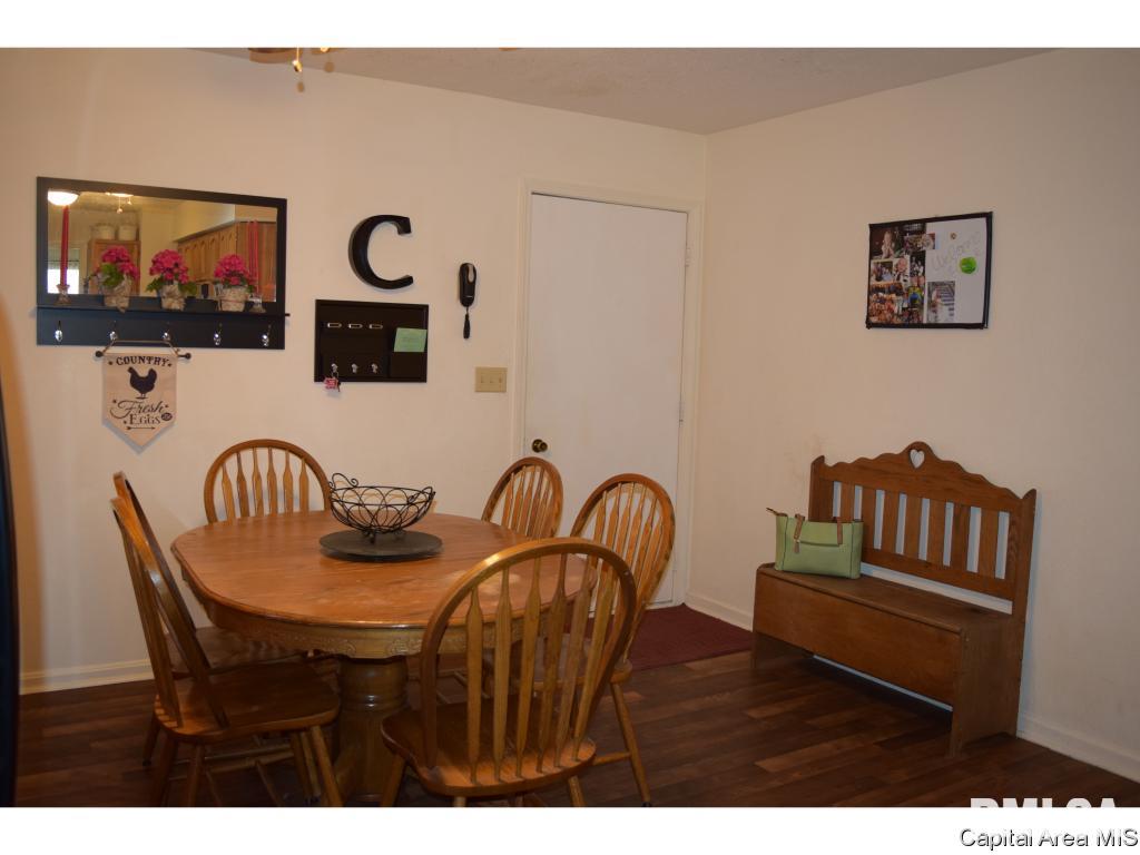 1240 Merritt Road Jacksonville, IL 62650 - Photo 11 of 36 Gallery Image 11