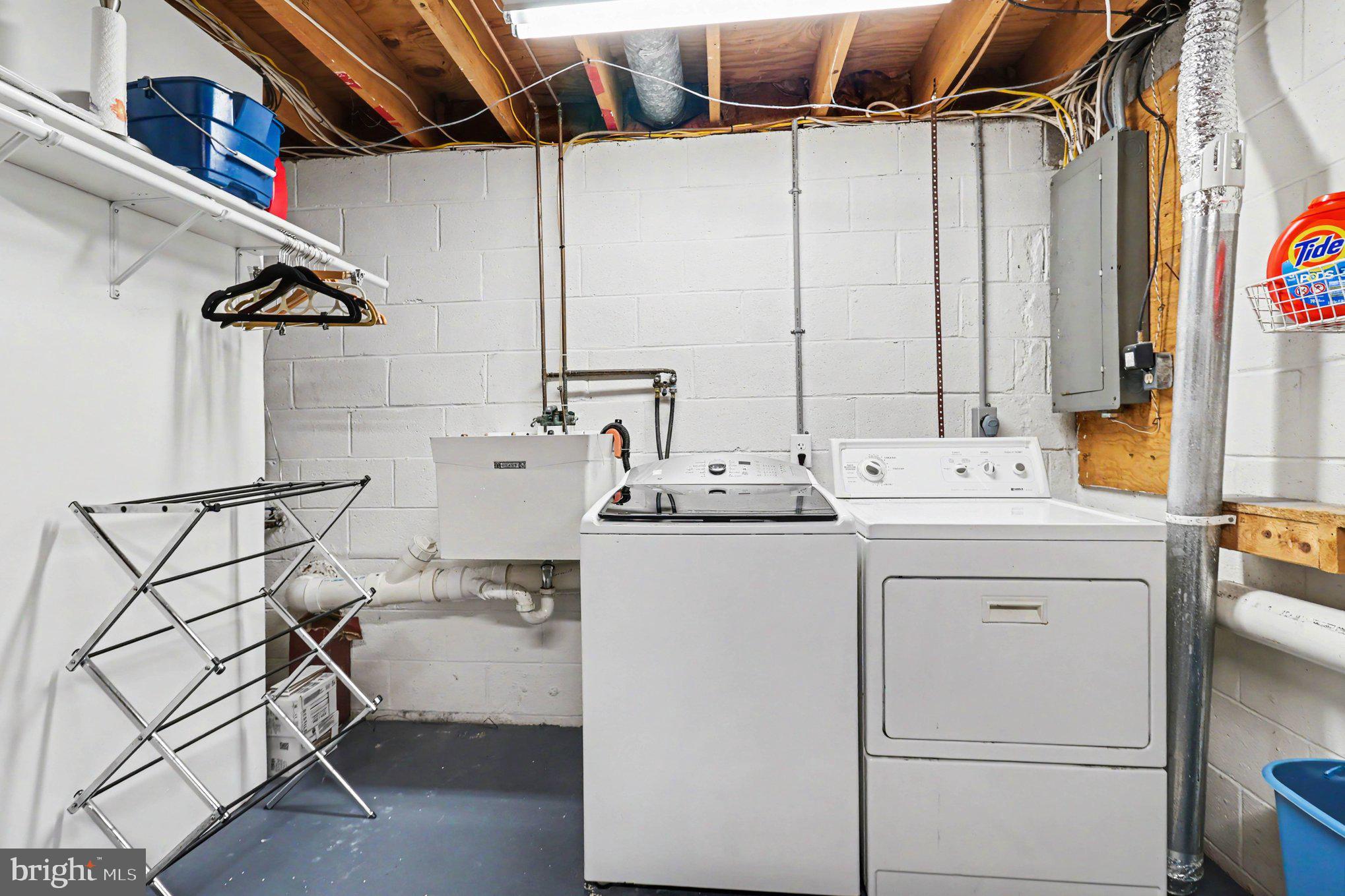25 East Knowlton Road Media, PA 19063 - Photo 55 of 73 a utility room with dryer and washer