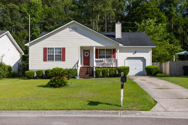$278,333 | 469 Courtland Drive, Summerville, SC 29486