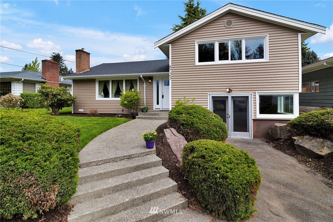 6723 Willow Road Everett, WA 98203 - Photo 2 of 25