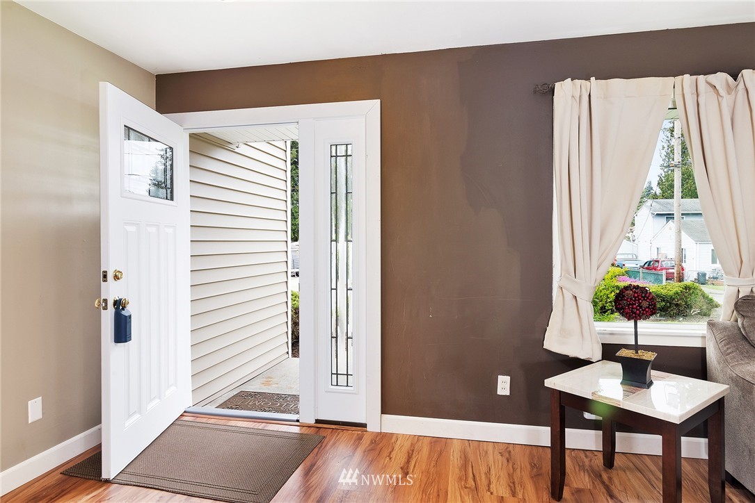 6723 Willow Road Everett, WA 98203 - Photo 4 of 25