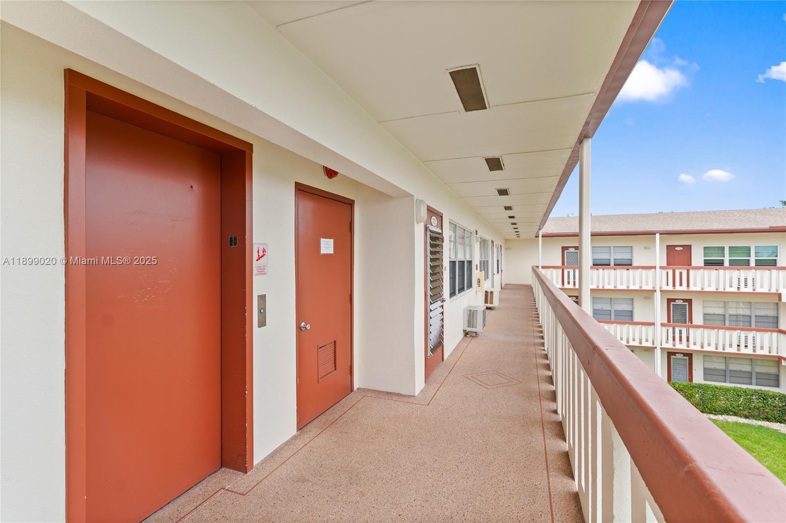 365 Brighton I, Unit 365 Boca Raton, FL 33434 - Photo 14 of 21 a view of a balcony