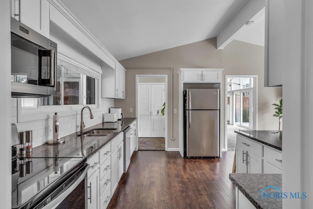 3847 Surrey Road Toledo, OH 43623 - Photo 21 of 42 Kitchen