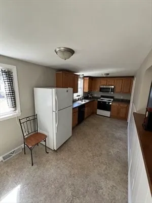 $2,600 | 1 Berry Street, Plainville, MA 02762