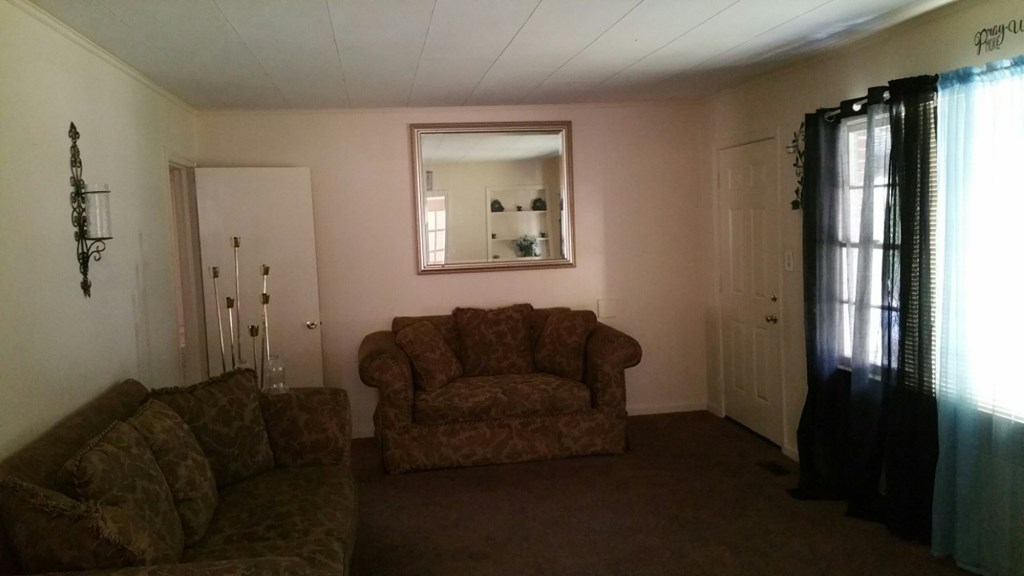 2047 Knightsbridge Road Macon, GA 31211 - Photo 4 of 9 a living room with furniture and a window