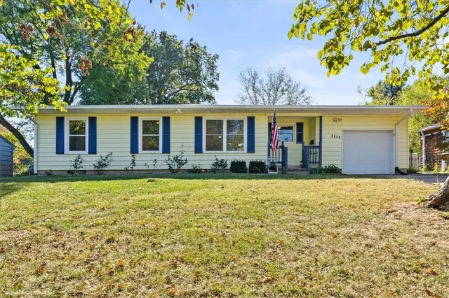 $320,000 | 9520 Grandview Drive, Overland Park, KS 66212