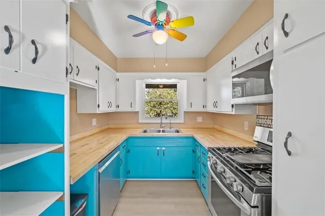 $320,000 | 9520 Grandview Drive, Overland Park, KS 66212