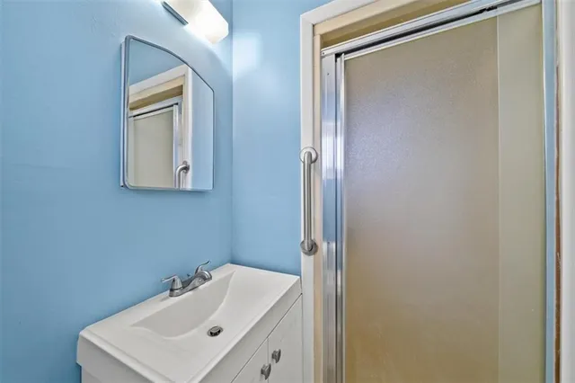 $320,000 | 9520 Grandview Drive, Overland Park, KS 66212