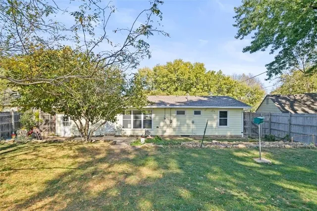 $320,000 | 9520 Grandview Drive, Overland Park, KS 66212