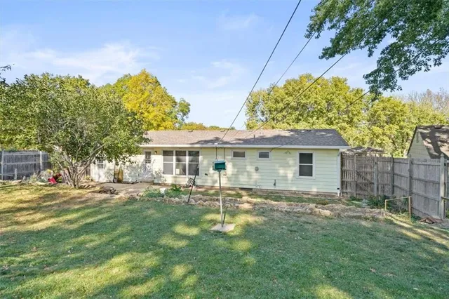 $320,000 | 9520 Grandview Drive, Overland Park, KS 66212