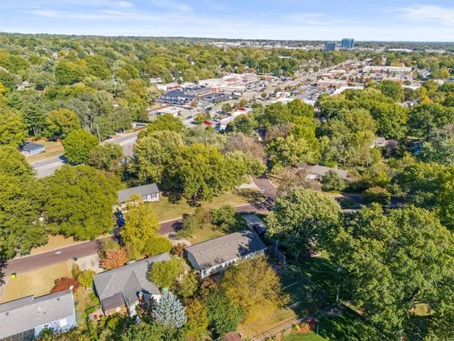 $320,000 | 9520 Grandview Drive, Overland Park, KS 66212