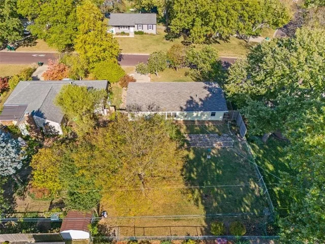 $320,000 | 9520 Grandview Drive, Overland Park, KS 66212