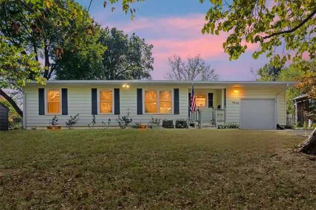$320,000 | 9520 Grandview Drive, Overland Park, KS 66212