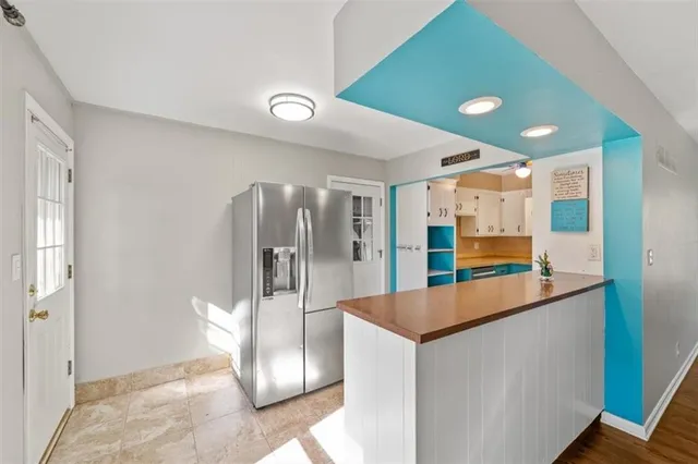 $320,000 | 9520 Grandview Drive, Overland Park, KS 66212