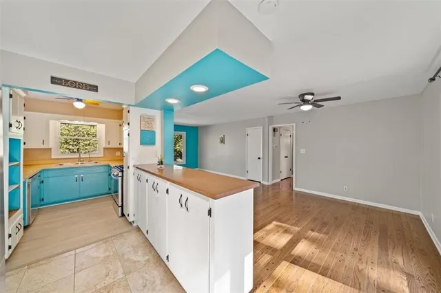 $320,000 | 9520 Grandview Drive, Overland Park, KS 66212