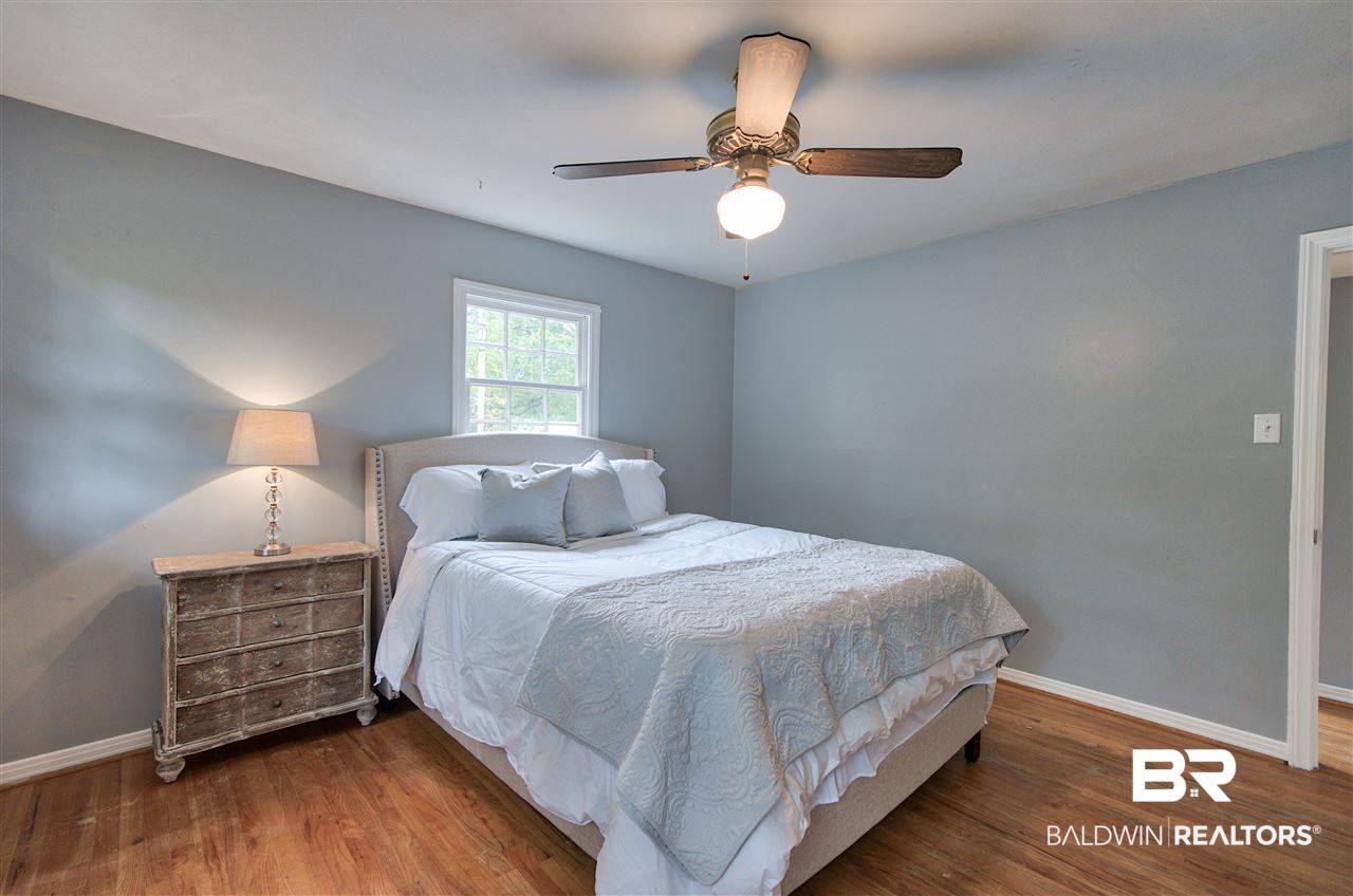 2715 Woodland Road Mobile, AL 36693 - Photo 15 of 28 Master - Upstairs