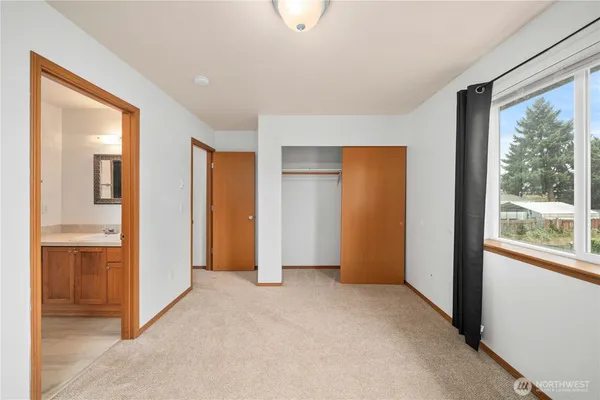 a en suite bathroom with a sink and a mirror