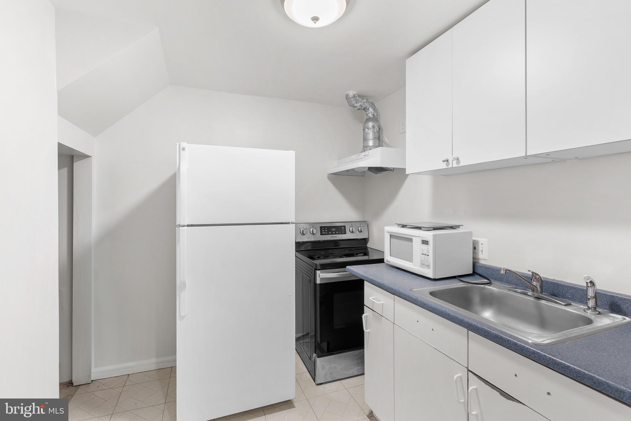 8600 Kentford Drive Springfield, VA 22152 - Photo 35 of 49