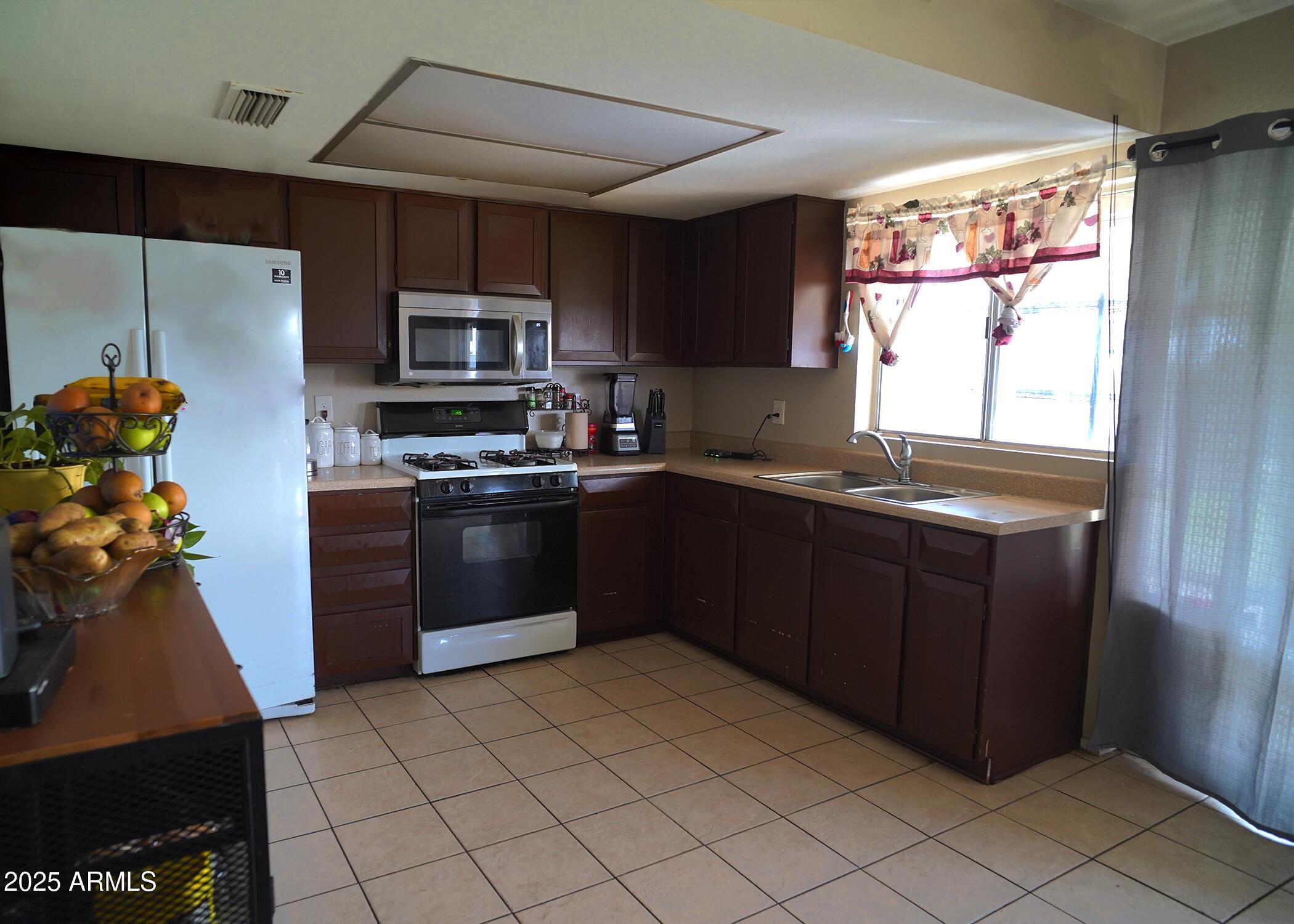 8933 West Roma Avenue Phoenix, AZ 85037 - Photo 7 of 16 RK1