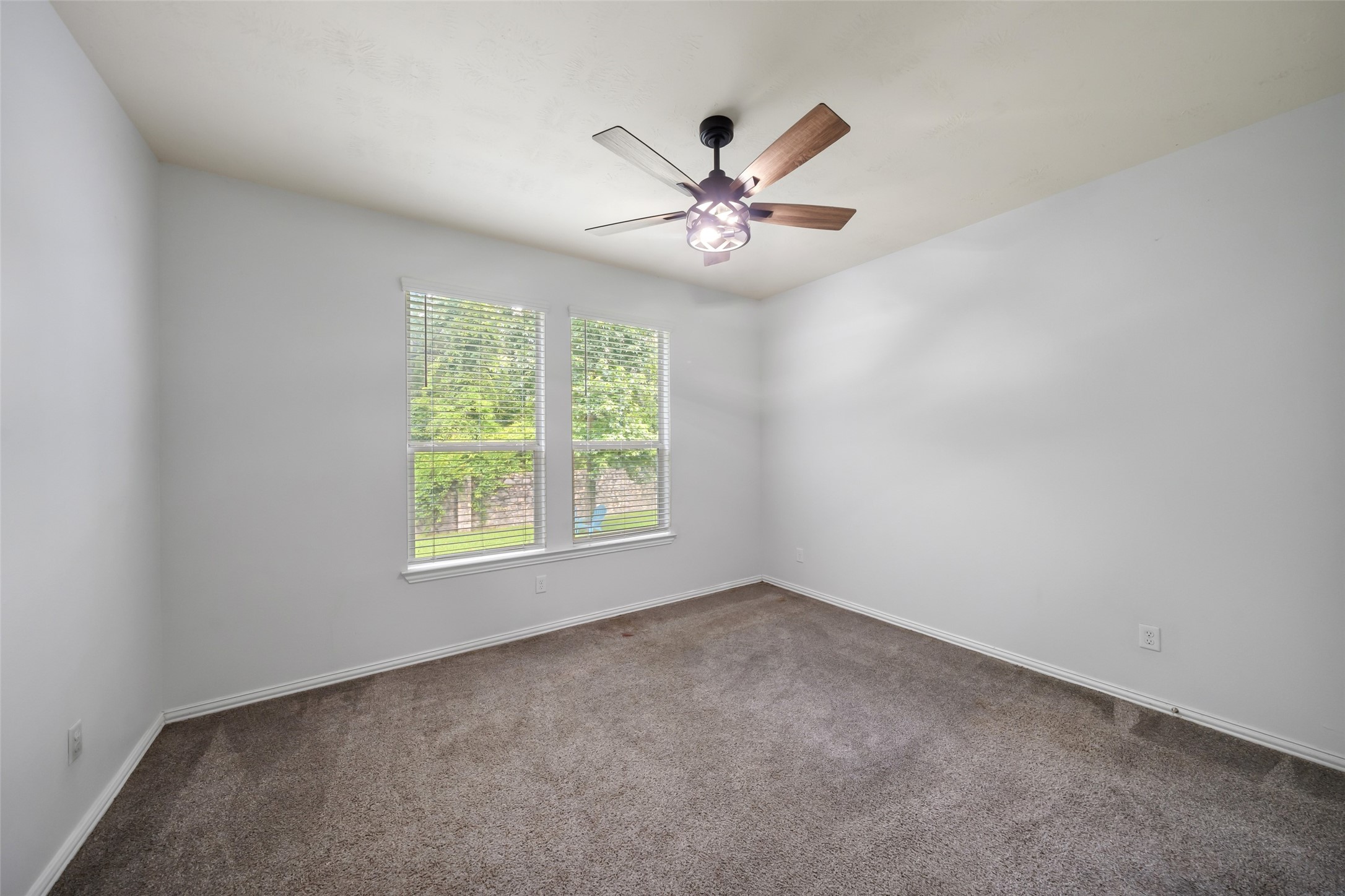 81 Palos Verde Conroe, TX 77304 - Photo 24 of 36 Bedroom 2