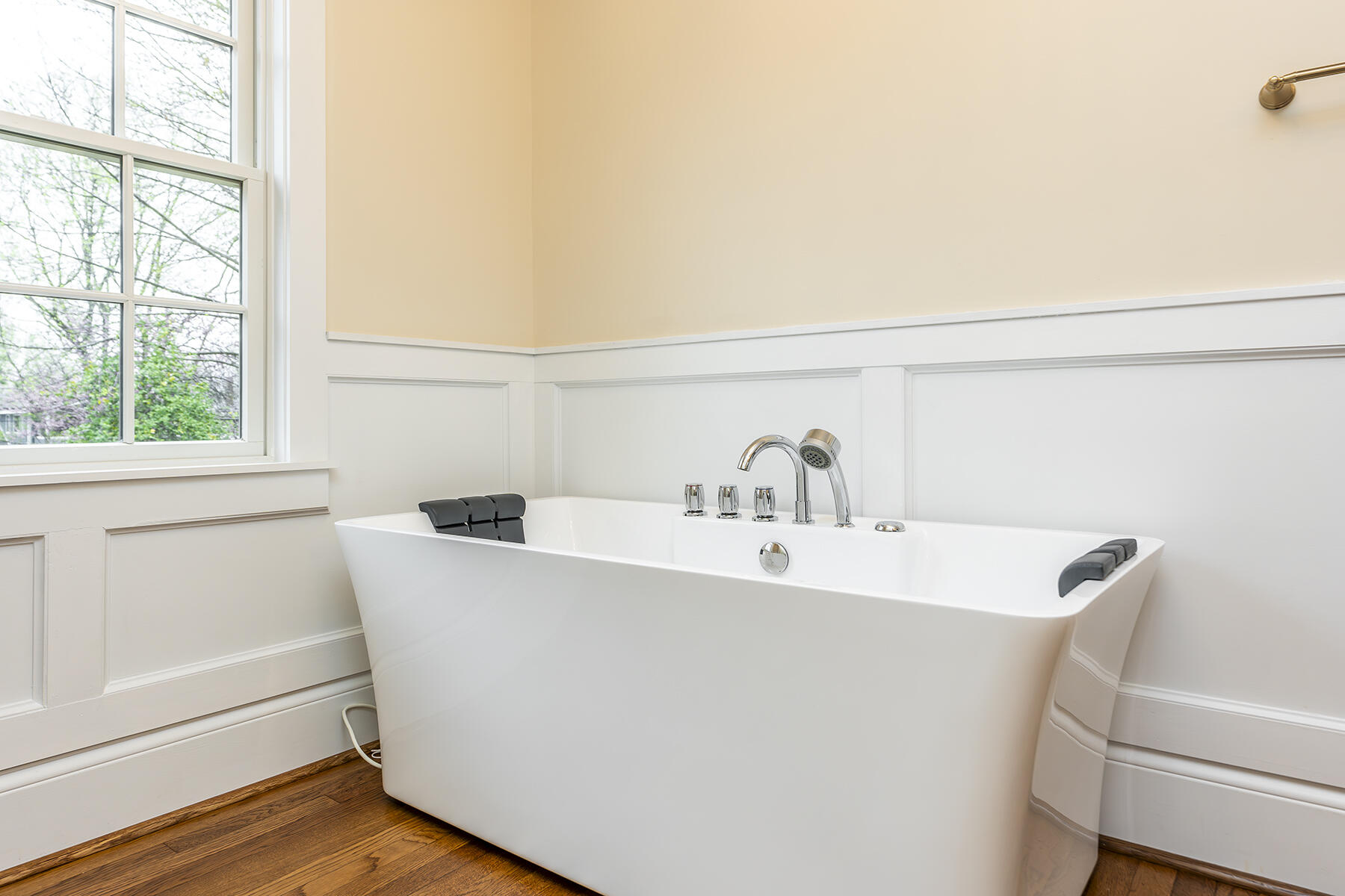 321 Sycamore Road Lexington, KY 40502 - Photo 50 of 82 Soaking Bath