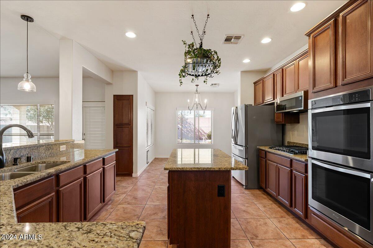 16758 West Rowel Road Surprise, AZ 85387 - Photo 18 of 59 18-Kitchen