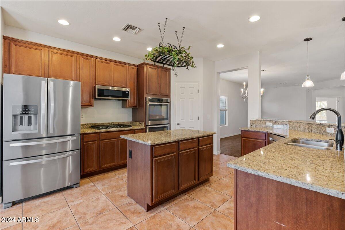 16758 West Rowel Road Surprise, AZ 85387 - Photo 19 of 59 19-Kitchen