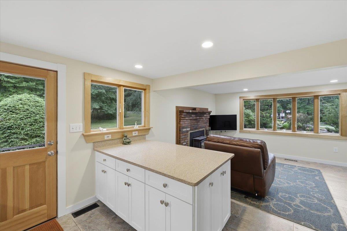 16 Lakeview Way Auburn, NH 03032 - Photo 5 of 45