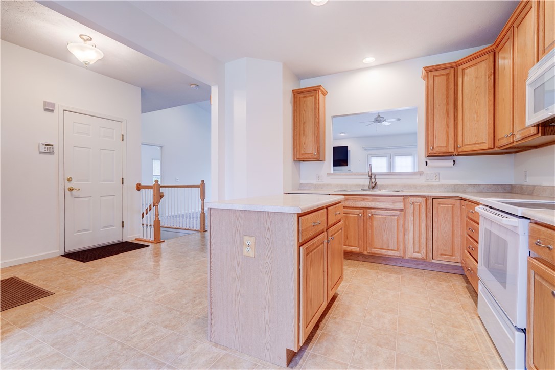 15 Jenna Way Henrietta, NY 14623 - Photo 9 of 33 Convenient pass through to the Great room