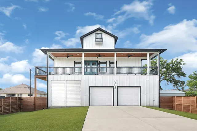 $380,000 | 203 Dwire Drive, La Porte, TX 77571