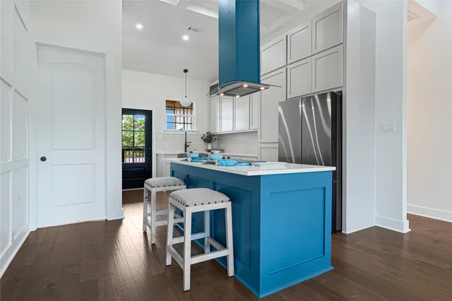 $380,000 | 203 Dwire Drive, La Porte, TX 77571