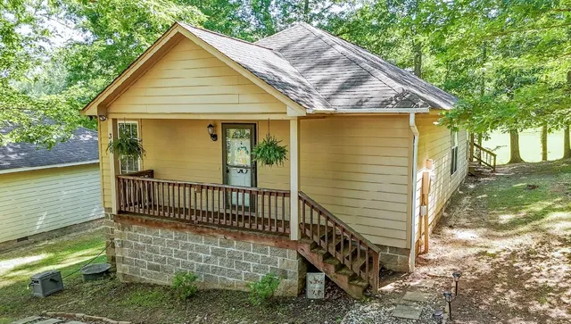 a view of a small house with a yard