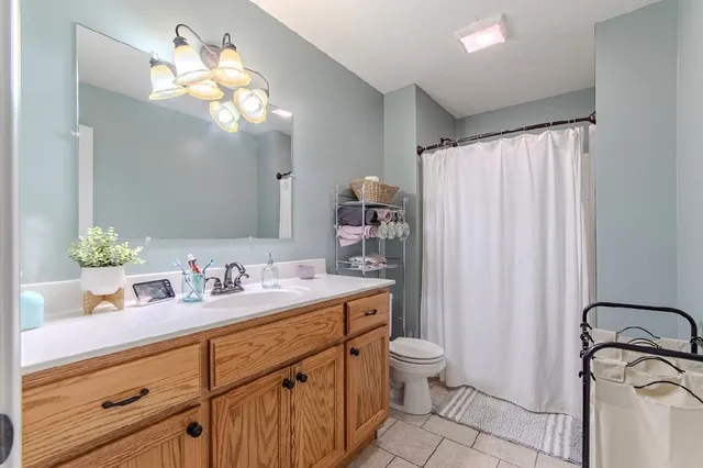 a view of a house with backyard