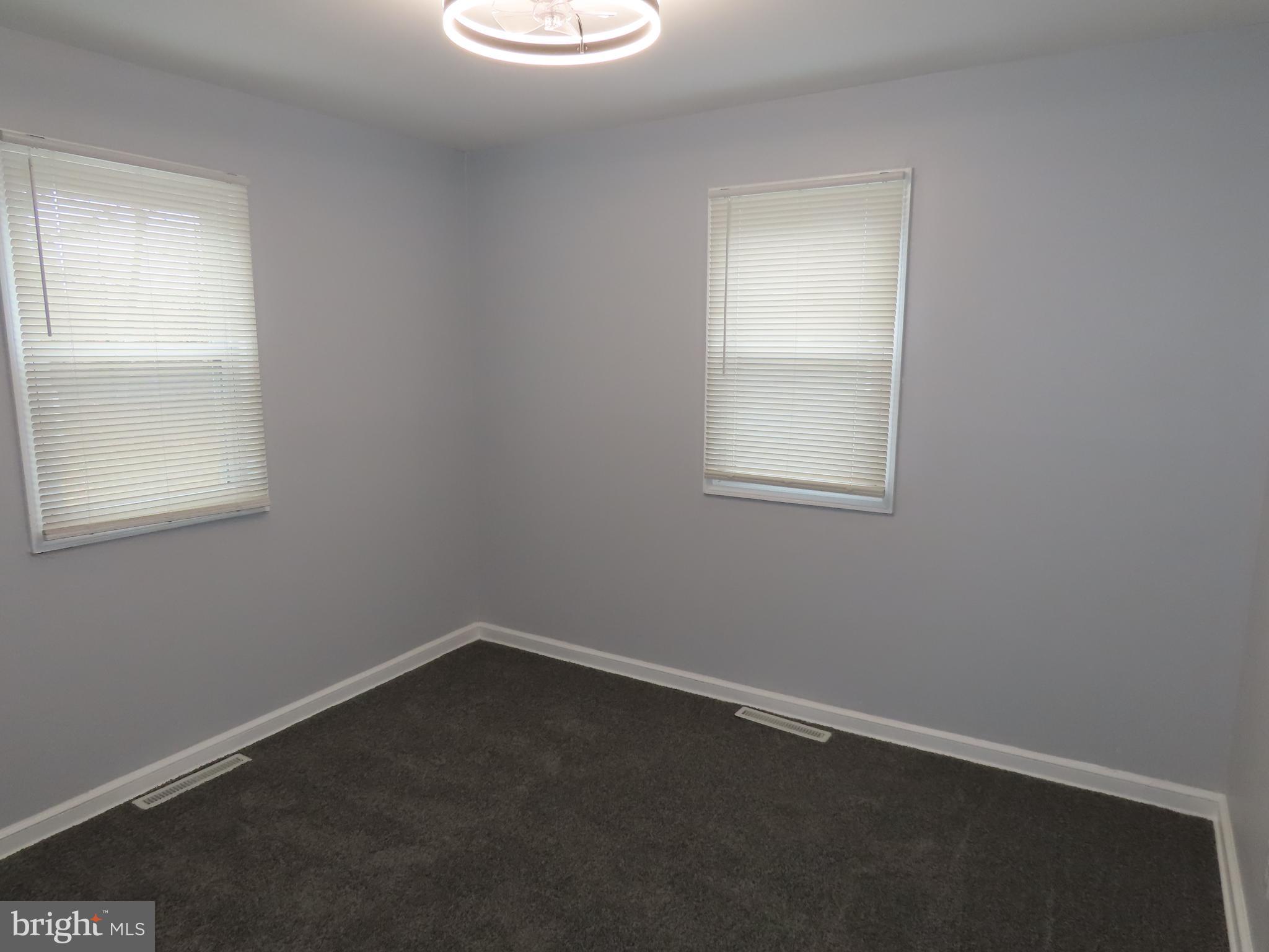 110 Robinson Drive New Castle, DE 19720 - Photo 9 of 10 an empty room with a window