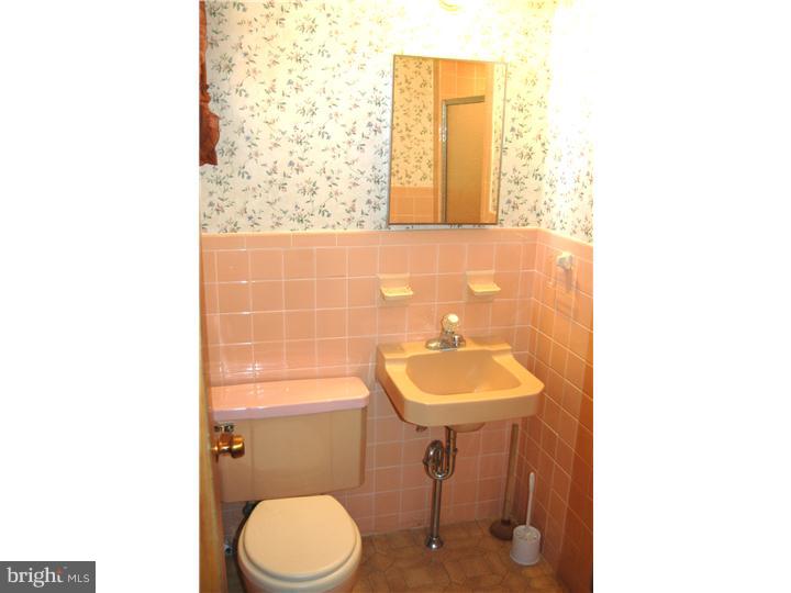 2402 Nassau Road Cinnaminson, NJ 08077 - Photo 14 of 21 Master Bathroom